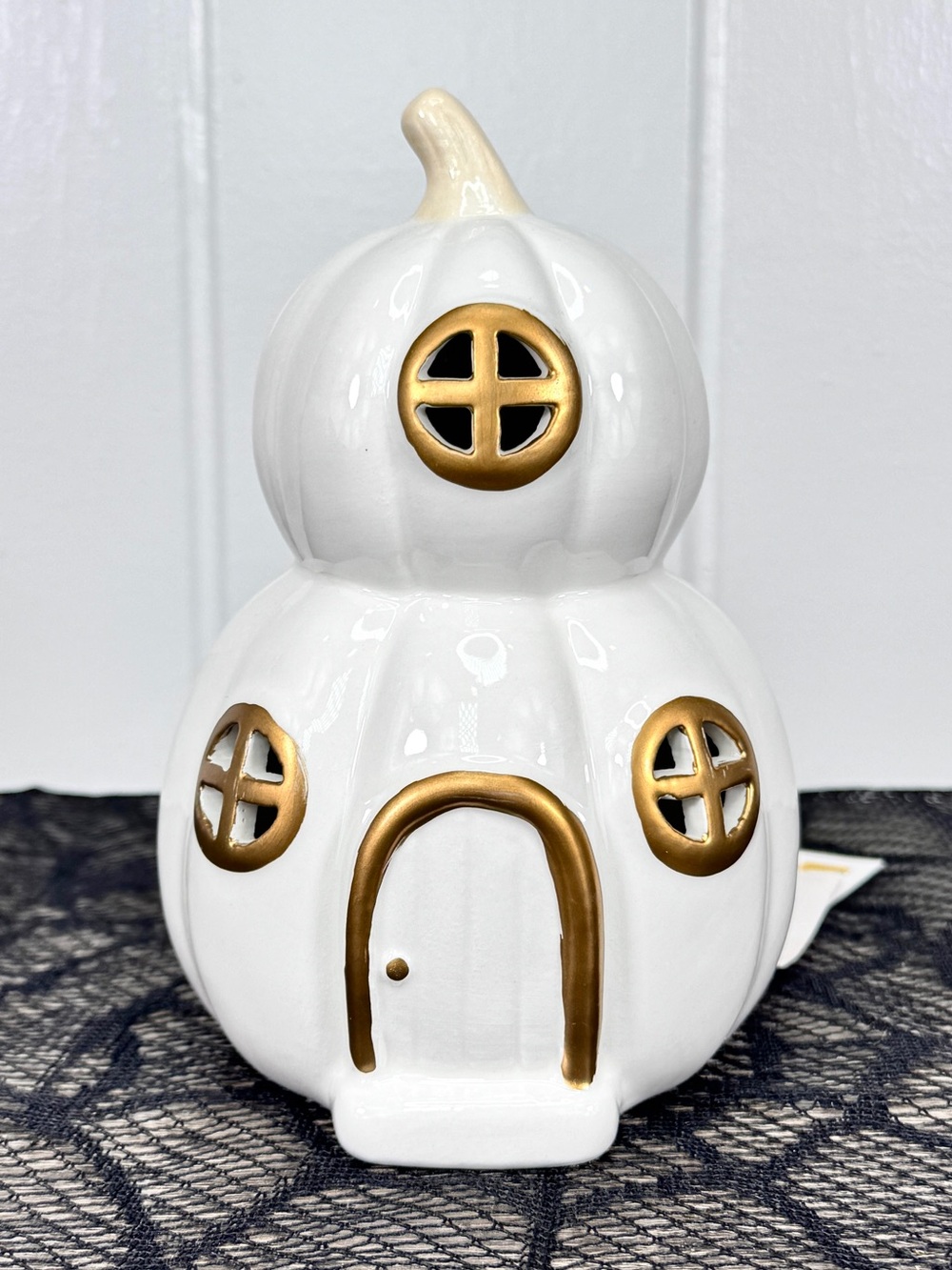 NEW Target Bullseye Playground White Fall LED House